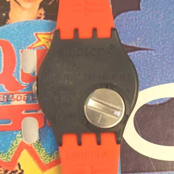 Swatch RED GRIN GB754 Standard Gents Designed by Martin Norrlind DayDate watch - Picture 7 of 8